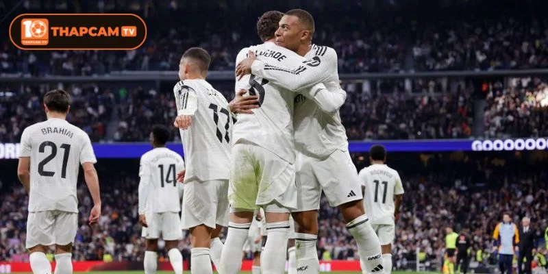 Real quá mạnh so với đội chủ nhà Sevilla.